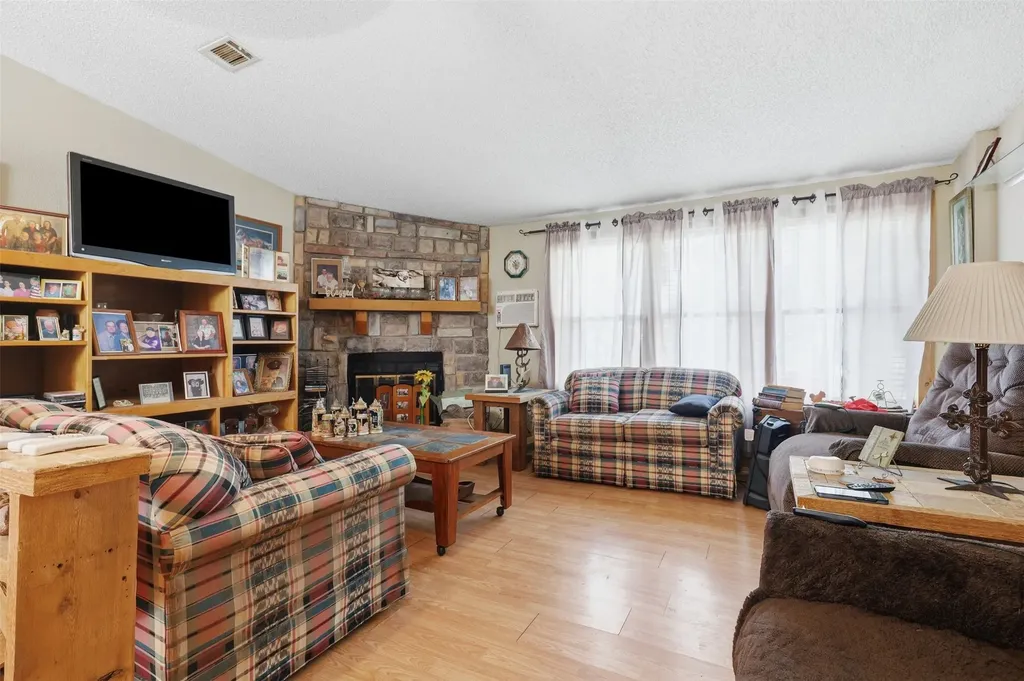 1135 County Road 2005 Glen Rose TX 76690