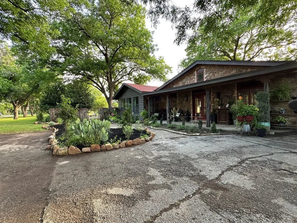 4000 Pecan Lane Benbrook TX 76116