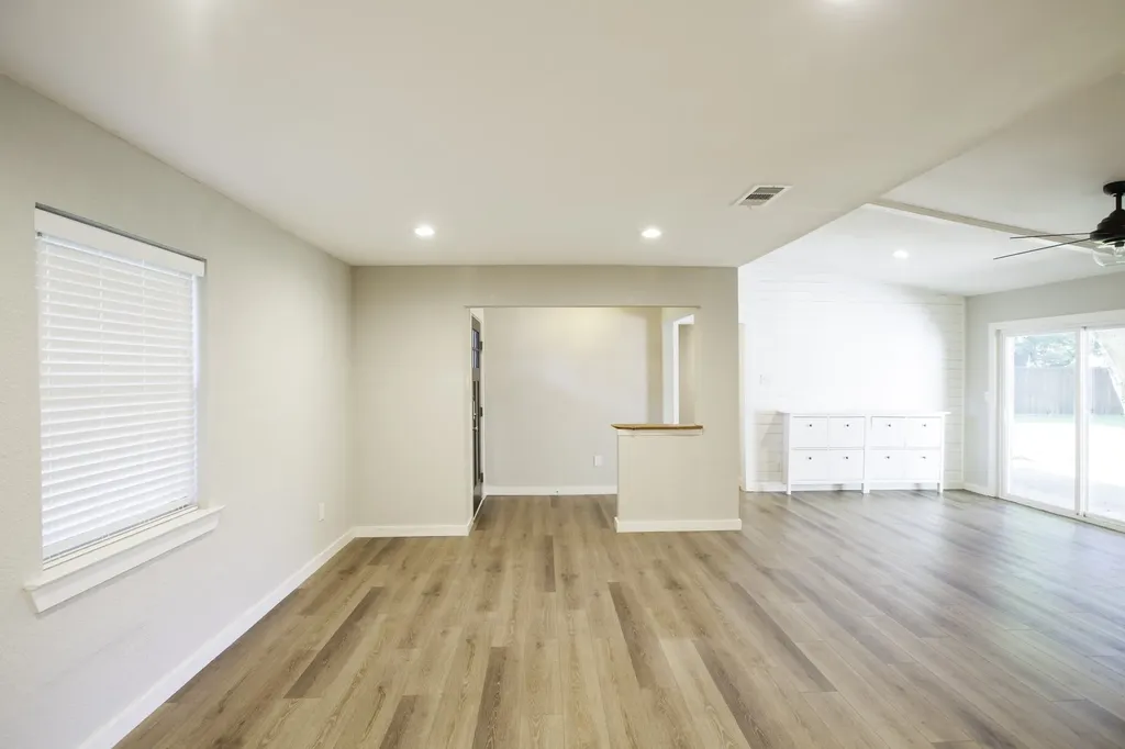 3346 Townsend Drive Dallas TX 75229