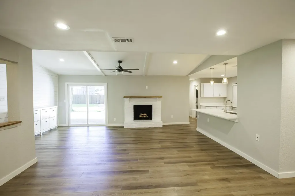 3346 Townsend Drive Dallas TX 75229