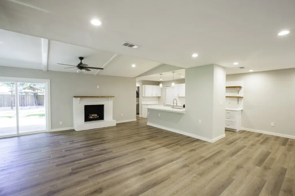 3346 Townsend Drive Dallas TX 75229