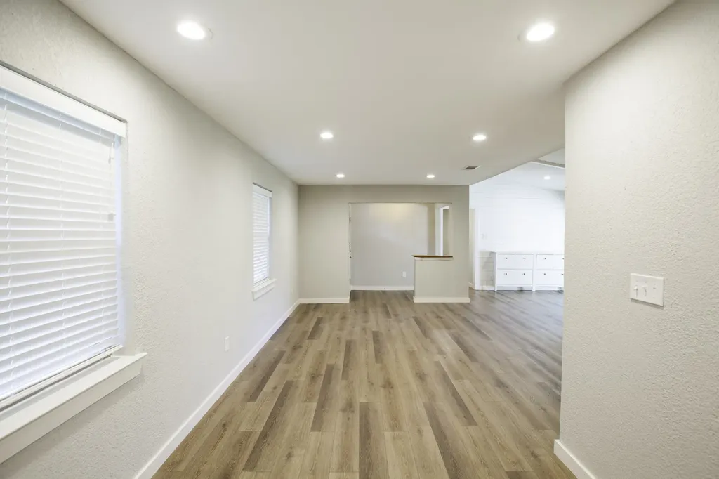 3346 Townsend Drive Dallas TX 75229