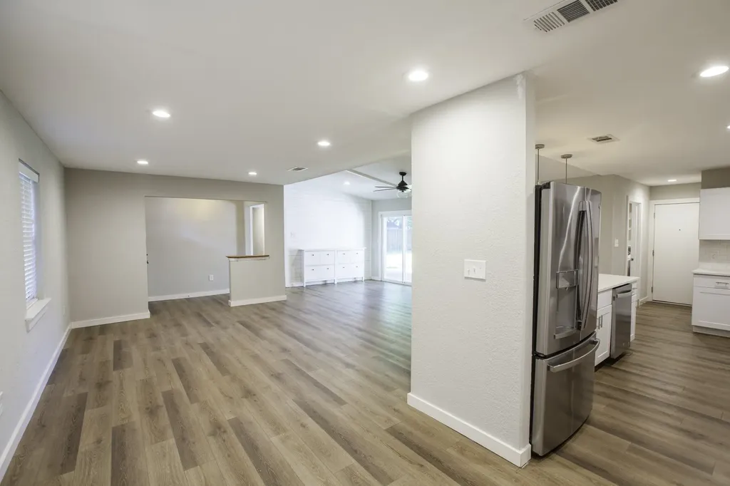 3346 Townsend Drive Dallas TX 75229