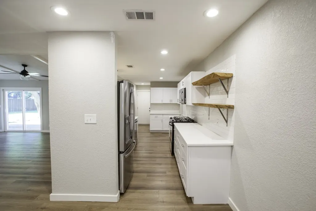 3346 Townsend Drive Dallas TX 75229