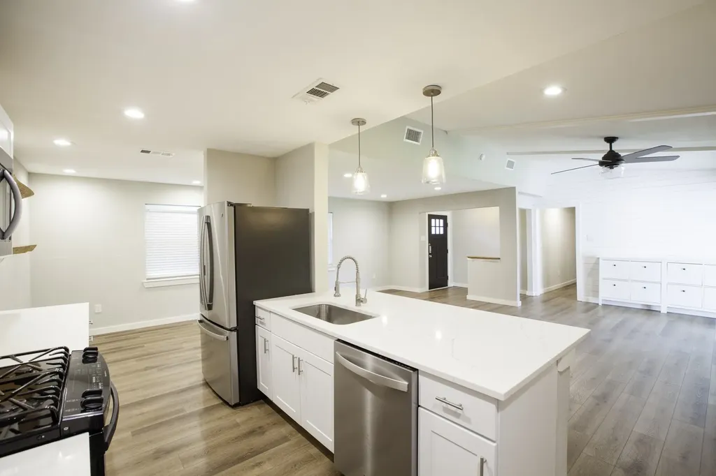 3346 Townsend Drive Dallas TX 75229