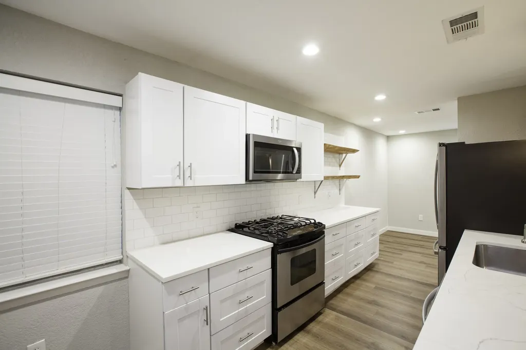 3346 Townsend Drive Dallas TX 75229