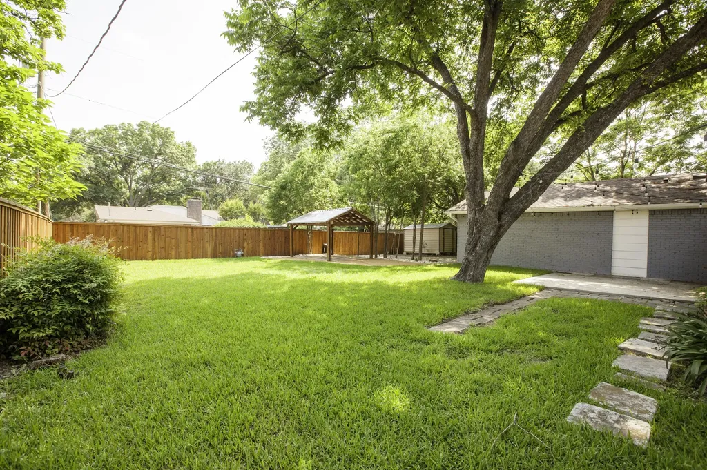 3346 Townsend Drive Dallas TX 75229