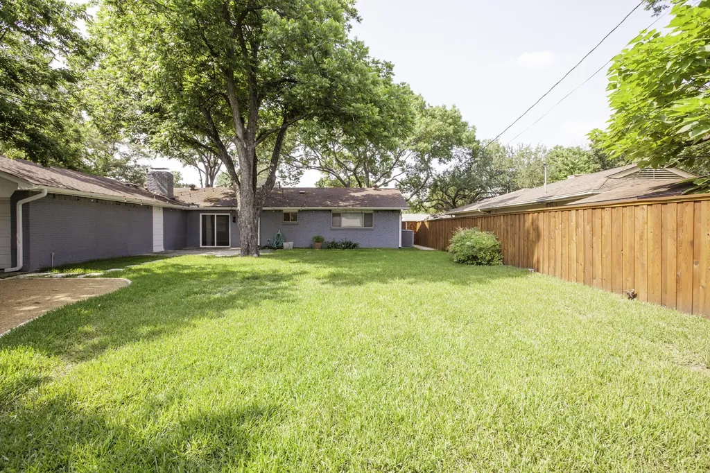 3346 Townsend Drive Dallas TX 75229