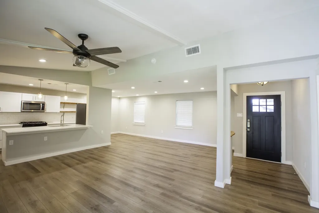 3346 Townsend Drive Dallas TX 75229