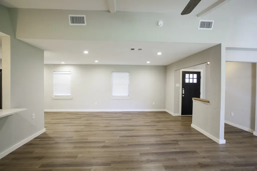 3346 Townsend Drive Dallas TX 75229