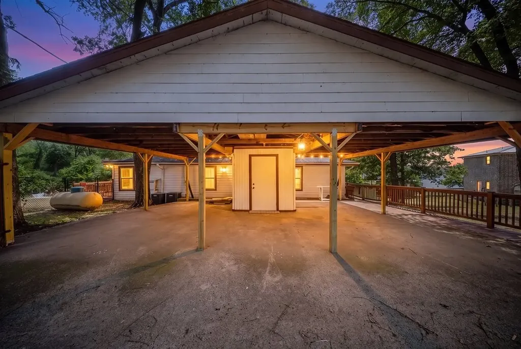 203 Farmer Drive Malakoff TX 75148