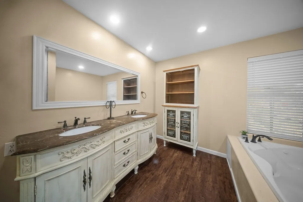 203 Farmer Drive Malakoff TX 75148