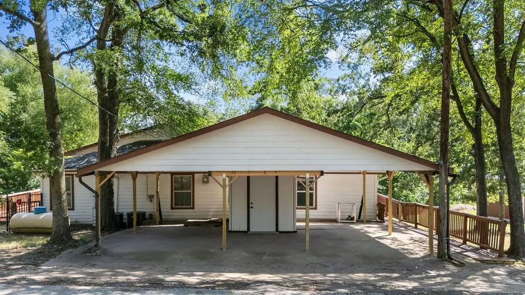 203 Farmer Drive Malakoff TX 75148