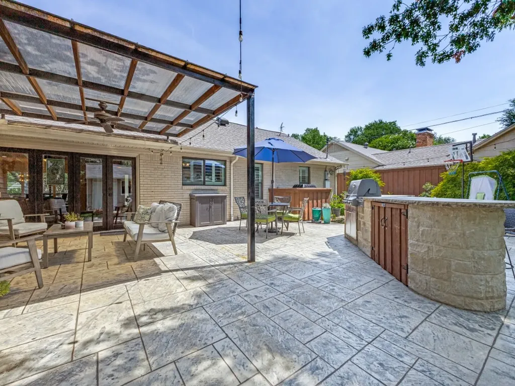 3326 Regent Drive Dallas TX 75229