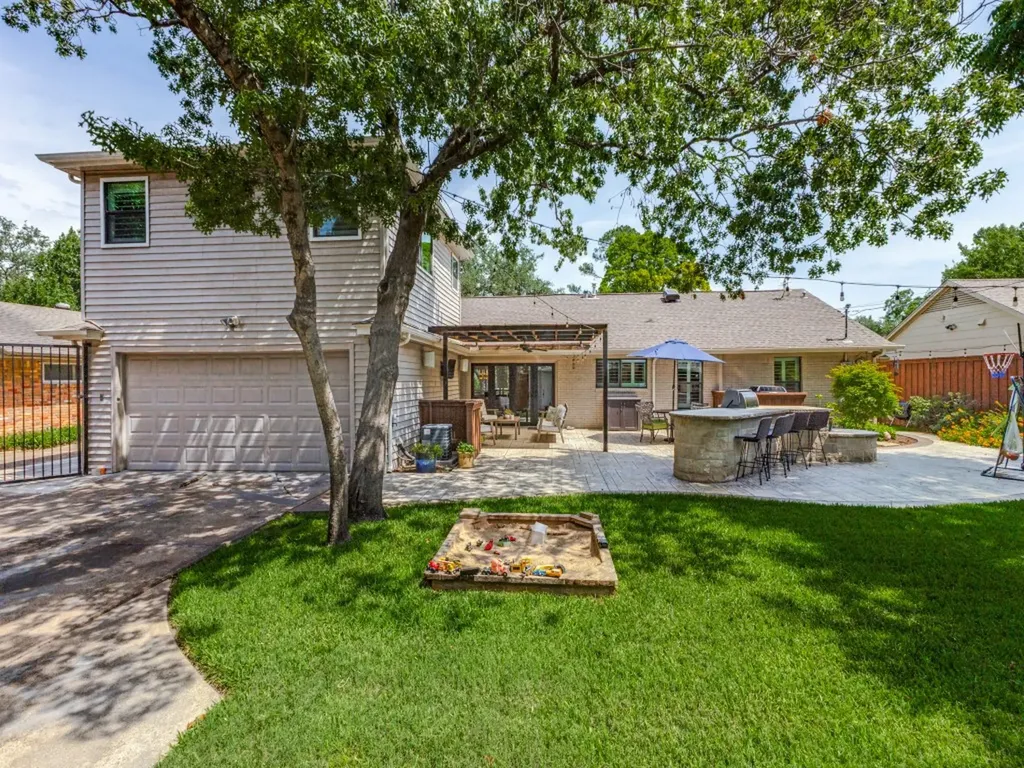 3326 Regent Drive Dallas TX 75229