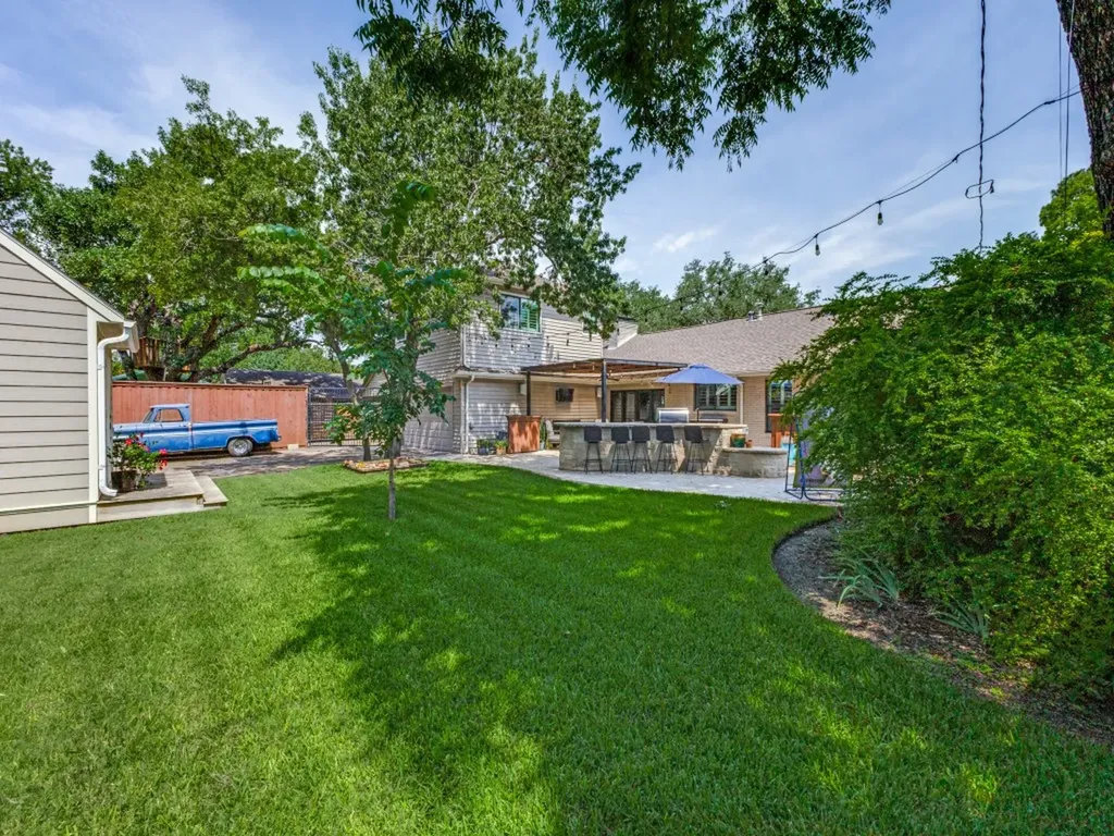 3326 Regent Drive Dallas TX 75229