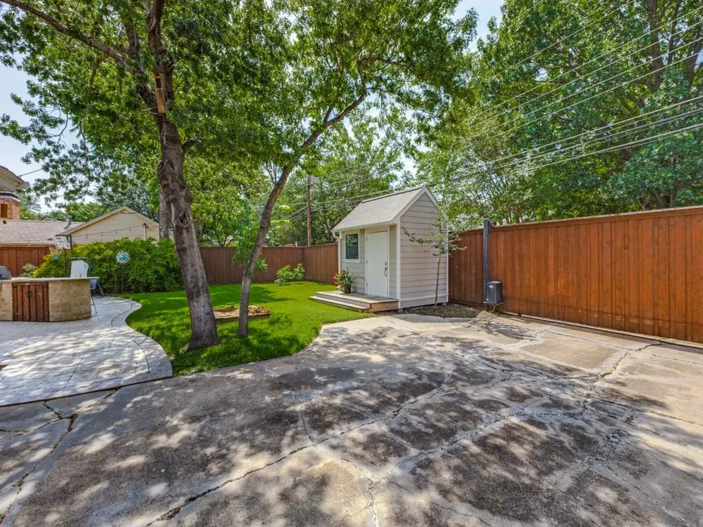 3326 Regent Drive Dallas TX 75229
