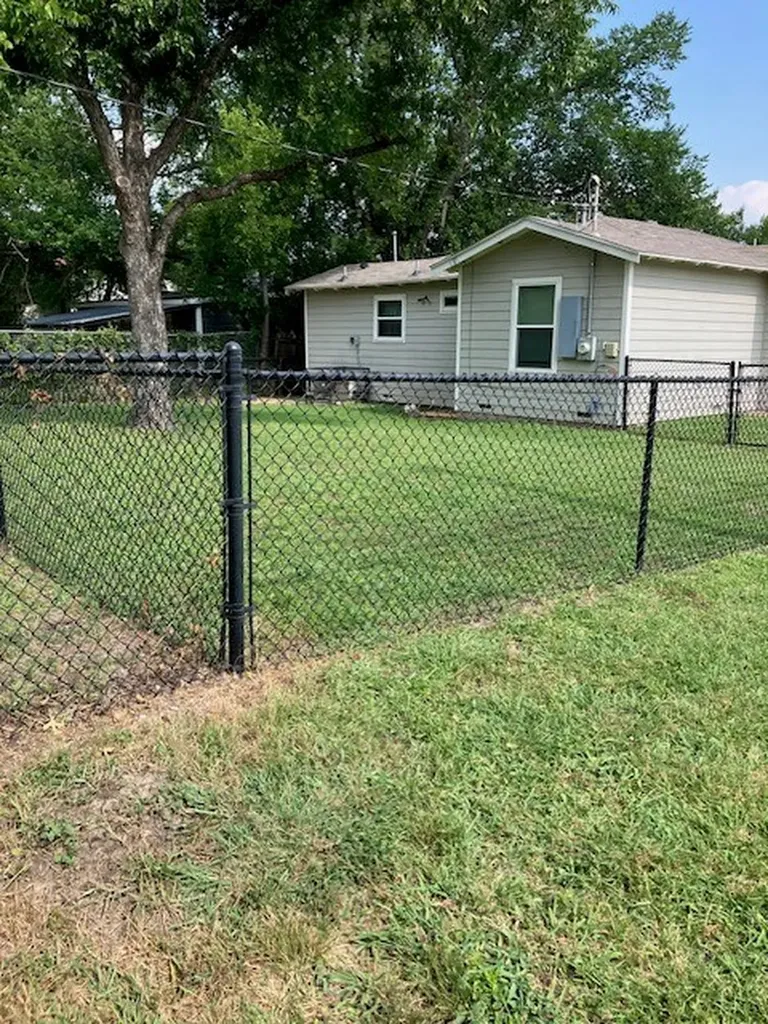 1718 NW Dallas Street Grand Prairie TX 75050