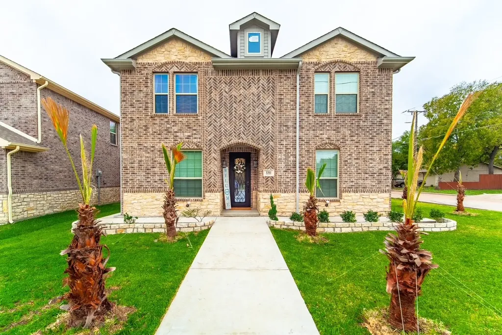 1501 Lakeview Drive Grand Prairie TX 75051