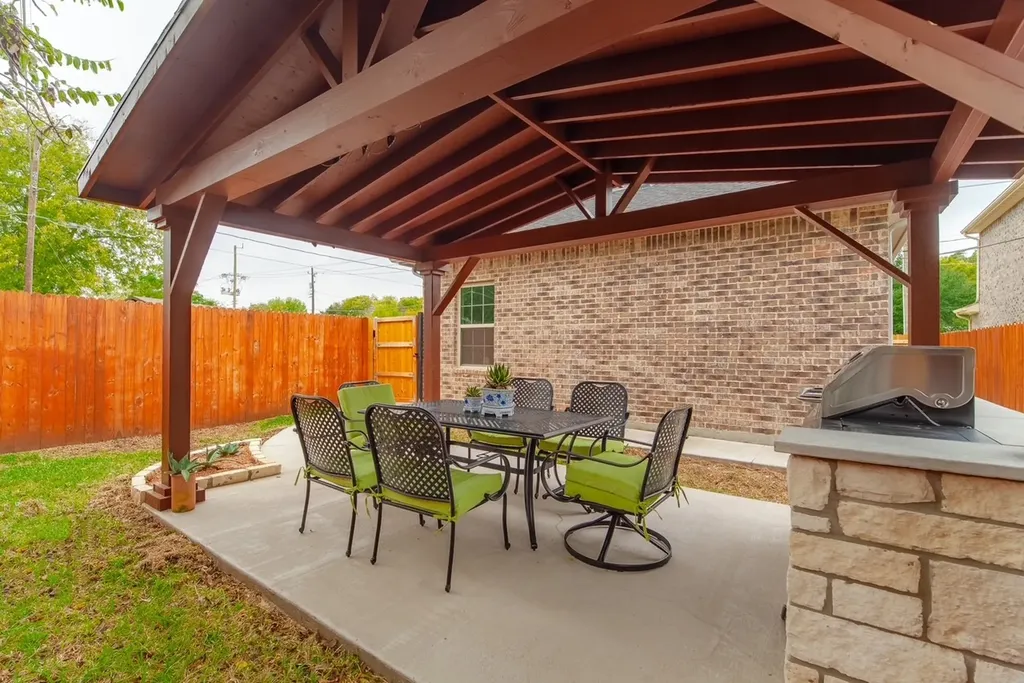 1501 Lakeview Drive Grand Prairie TX 75051