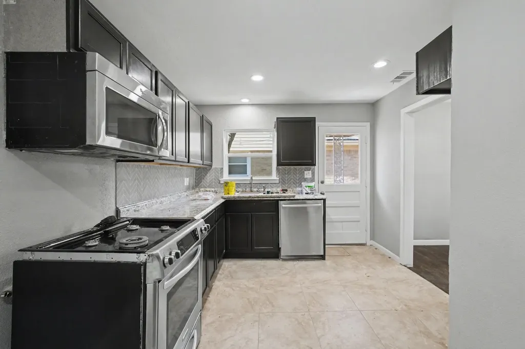 2319 Glengariff Drive Dallas TX 75228