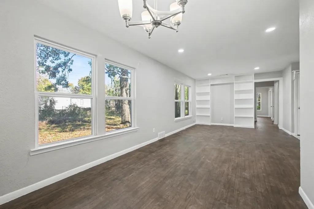 2319 Glengariff Drive Dallas TX 75228