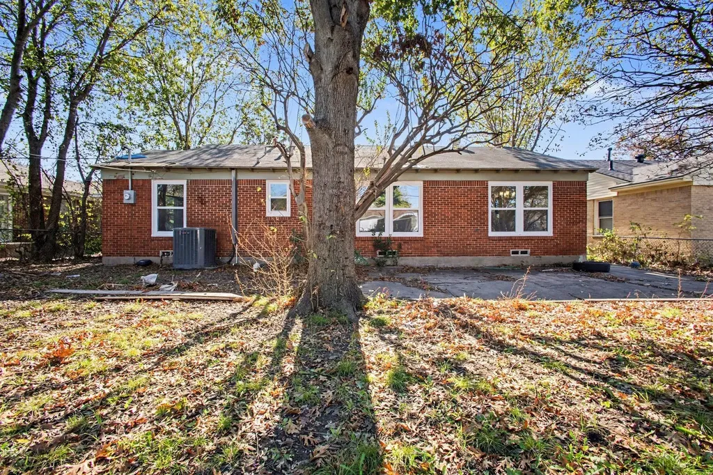 2319 Glengariff Drive Dallas TX 75228