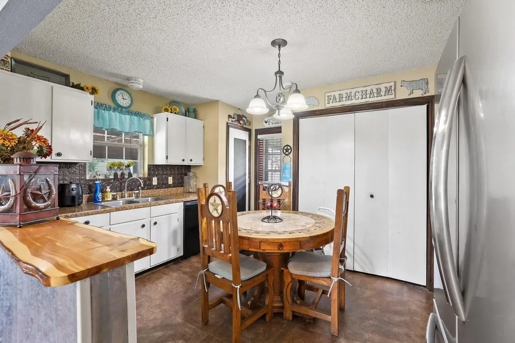 304 Lee Street Wolfe City TX 75496