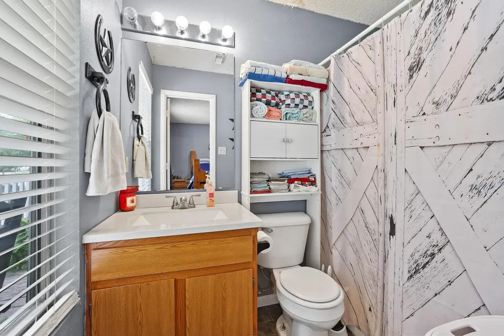 304 Lee Street Wolfe City TX 75496