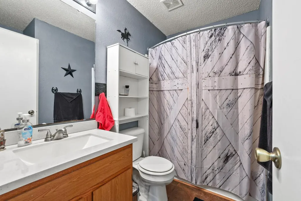304 Lee Street Wolfe City TX 75496