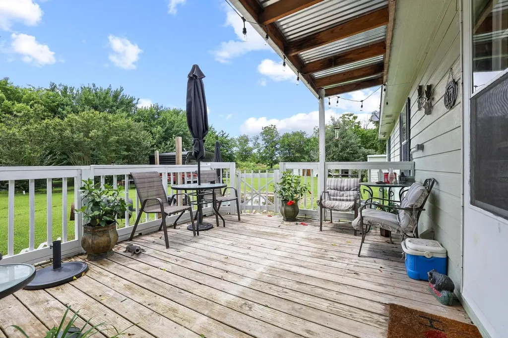 304 Lee Street Wolfe City TX 75496
