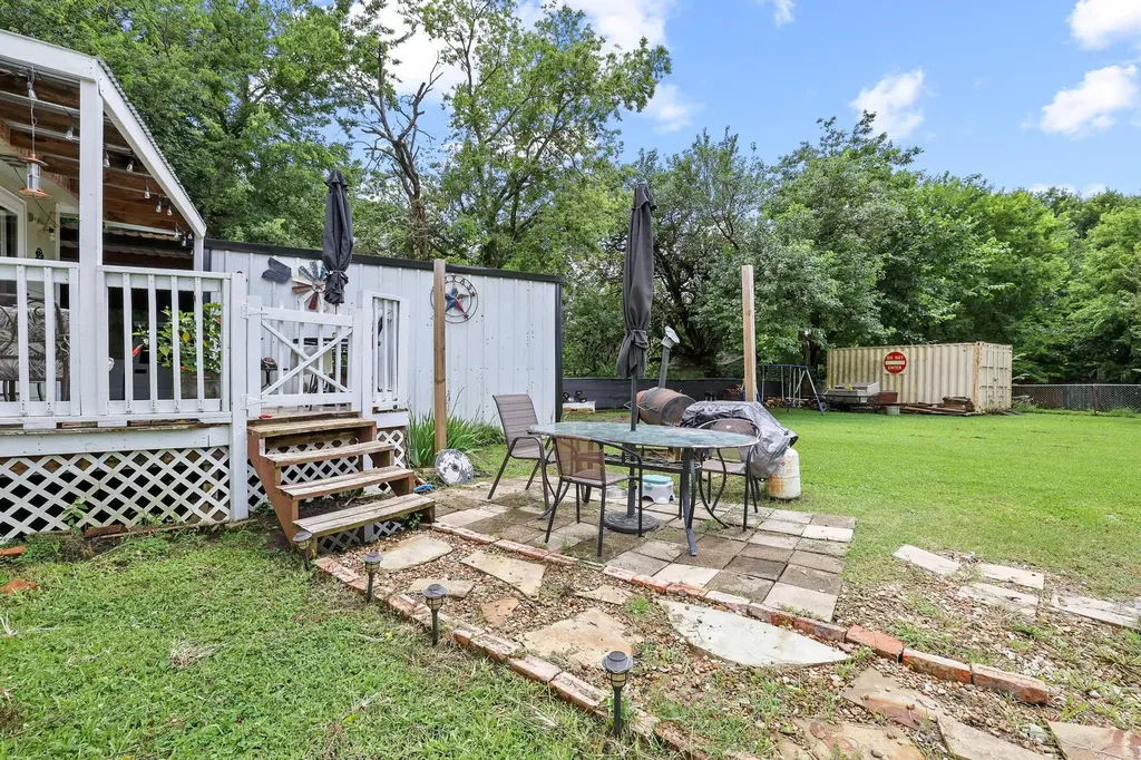 304 Lee Street Wolfe City TX 75496