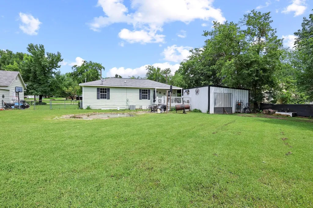 304 Lee Street Wolfe City TX 75496