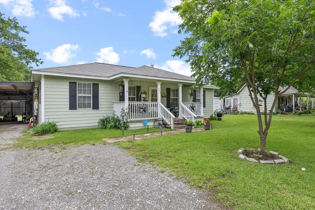304 Lee Street Wolfe City TX 75496