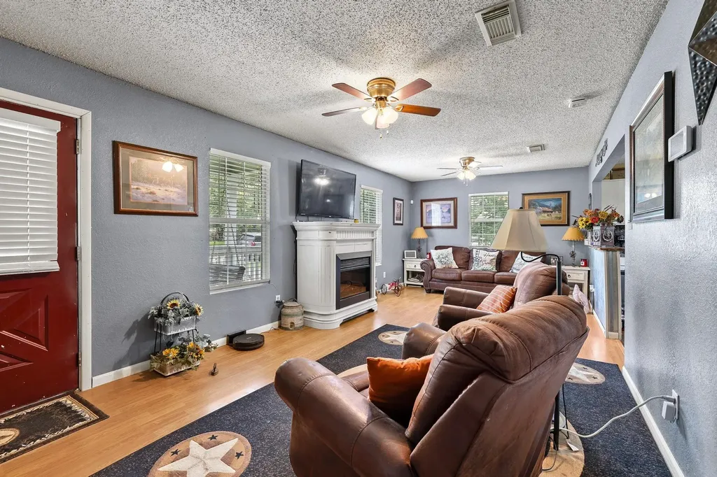 304 Lee Street Wolfe City TX 75496