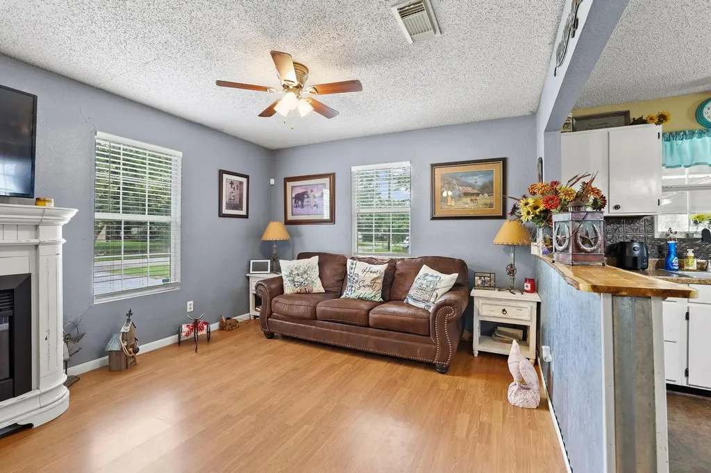304 Lee Street Wolfe City TX 75496