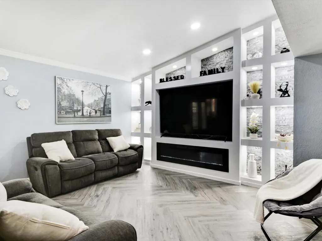 7232 Long Canyon Trail Dallas TX 75249
