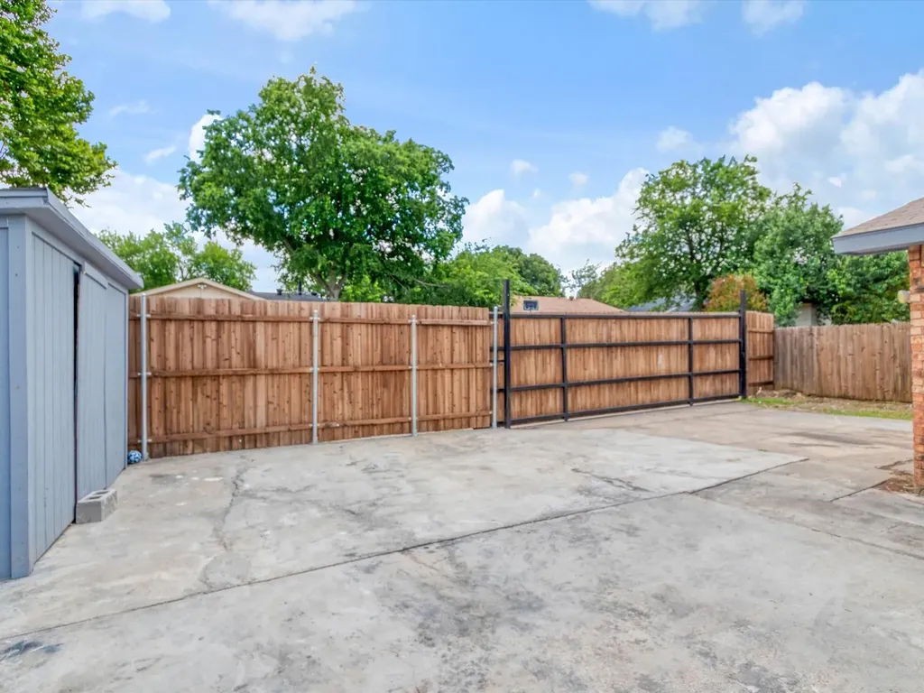 7232 Long Canyon Trail Dallas TX 75249