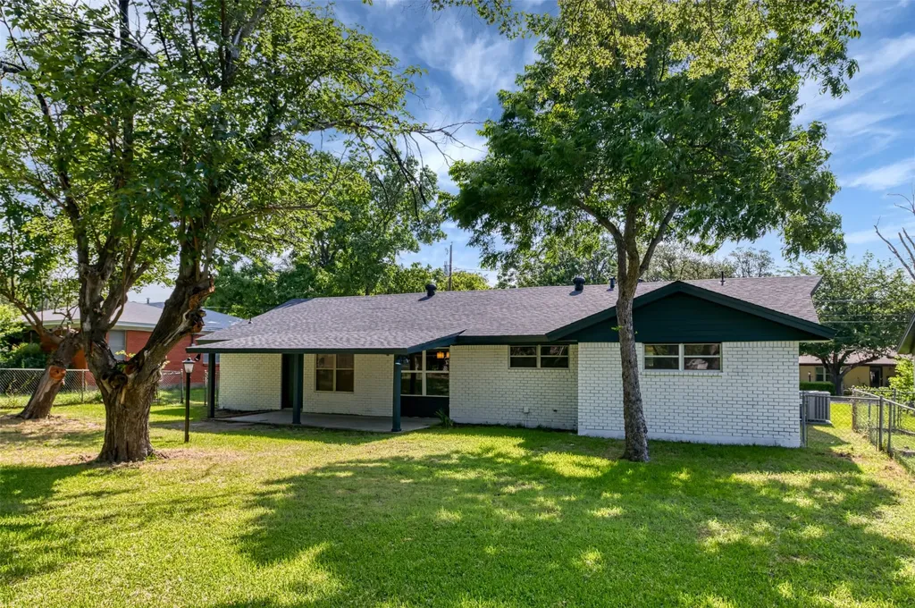 1138 Usher Street Benbrook TX 76126