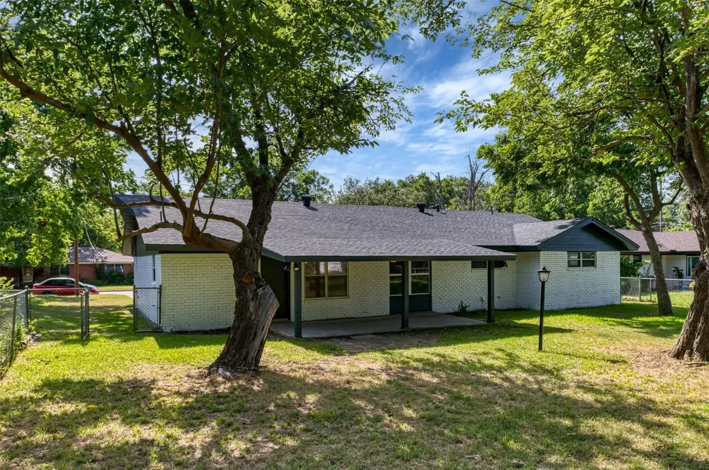 1138 Usher Street Benbrook TX 76126