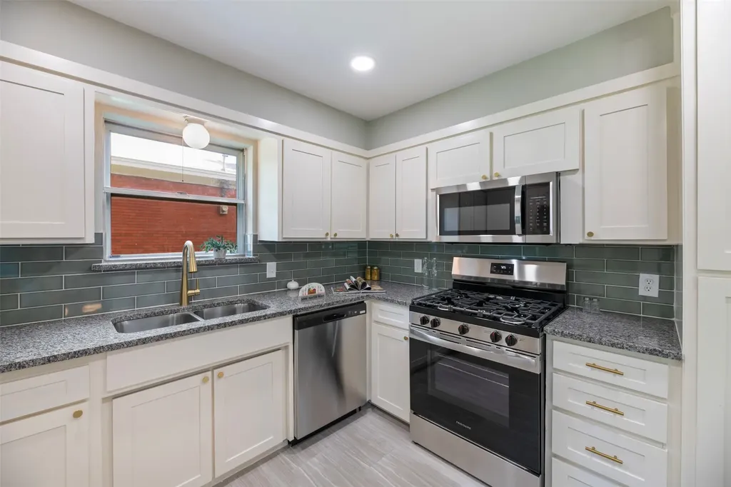 1138 Usher Street Benbrook TX 76126