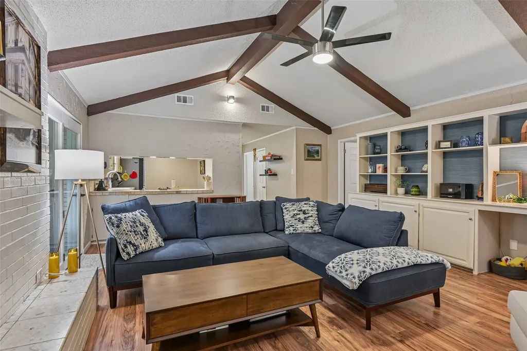 6204 Circleview Drive Haltom City TX 76180