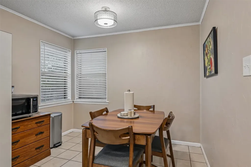 6204 Circleview Drive Haltom City TX 76180