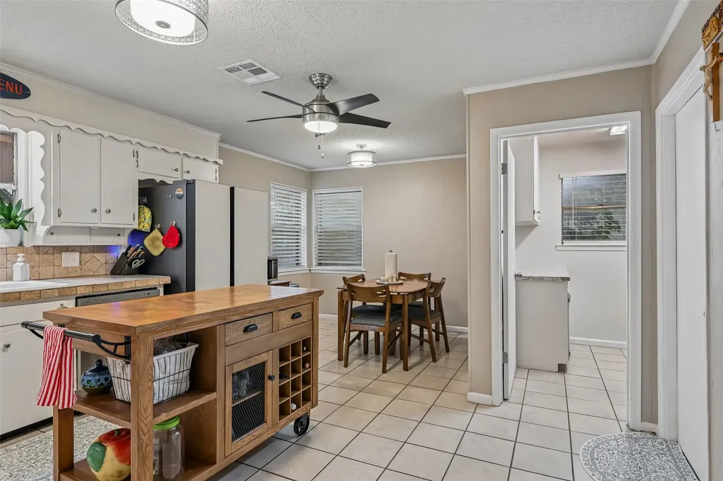6204 Circleview Drive Haltom City TX 76180