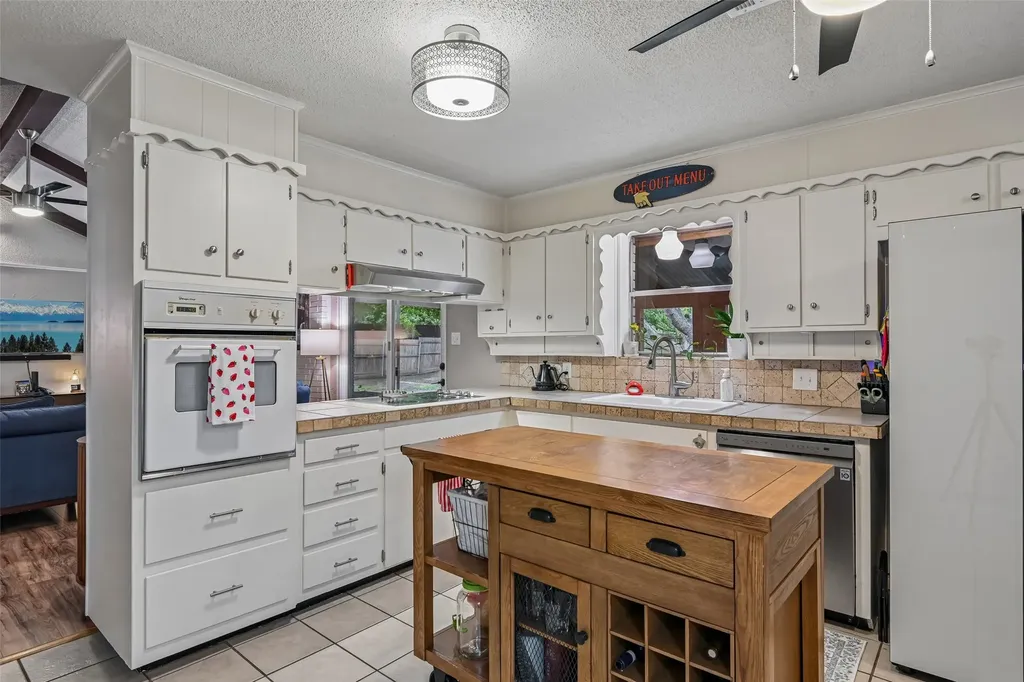 6204 Circleview Drive Haltom City TX 76180