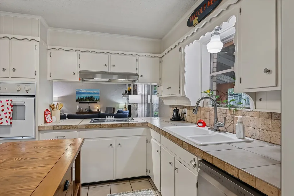 6204 Circleview Drive Haltom City TX 76180