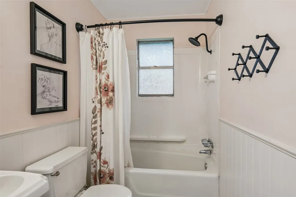 6204 Circleview Drive Haltom City TX 76180