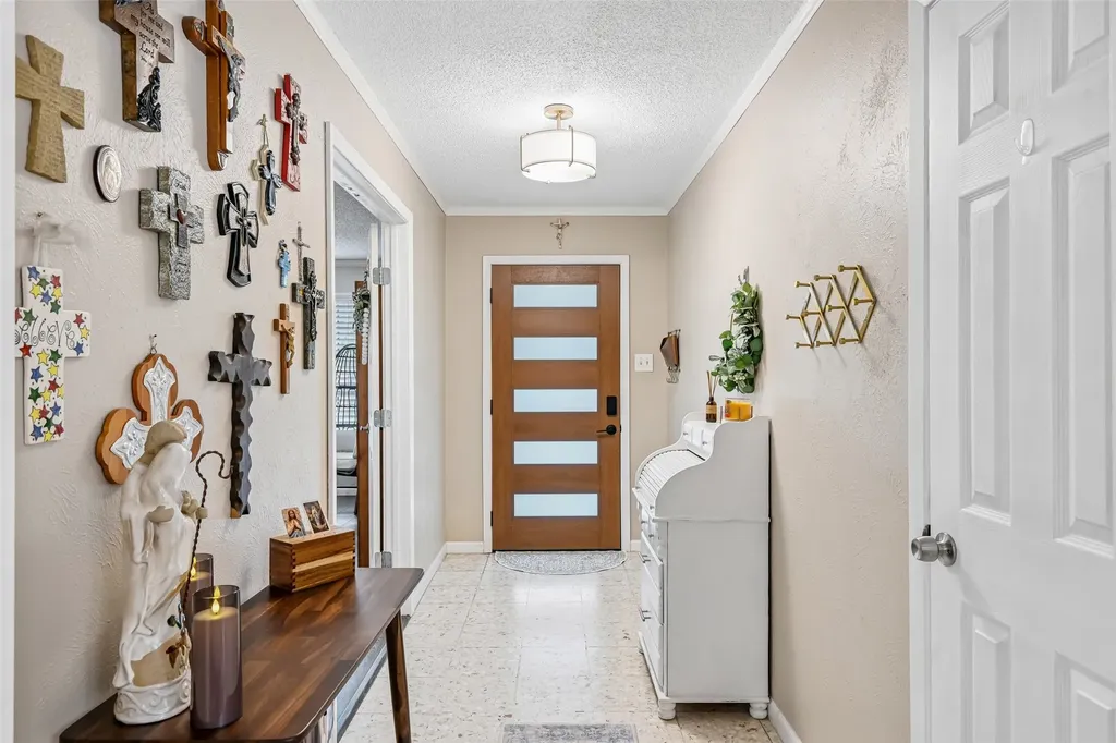 6204 Circleview Drive Haltom City TX 76180
