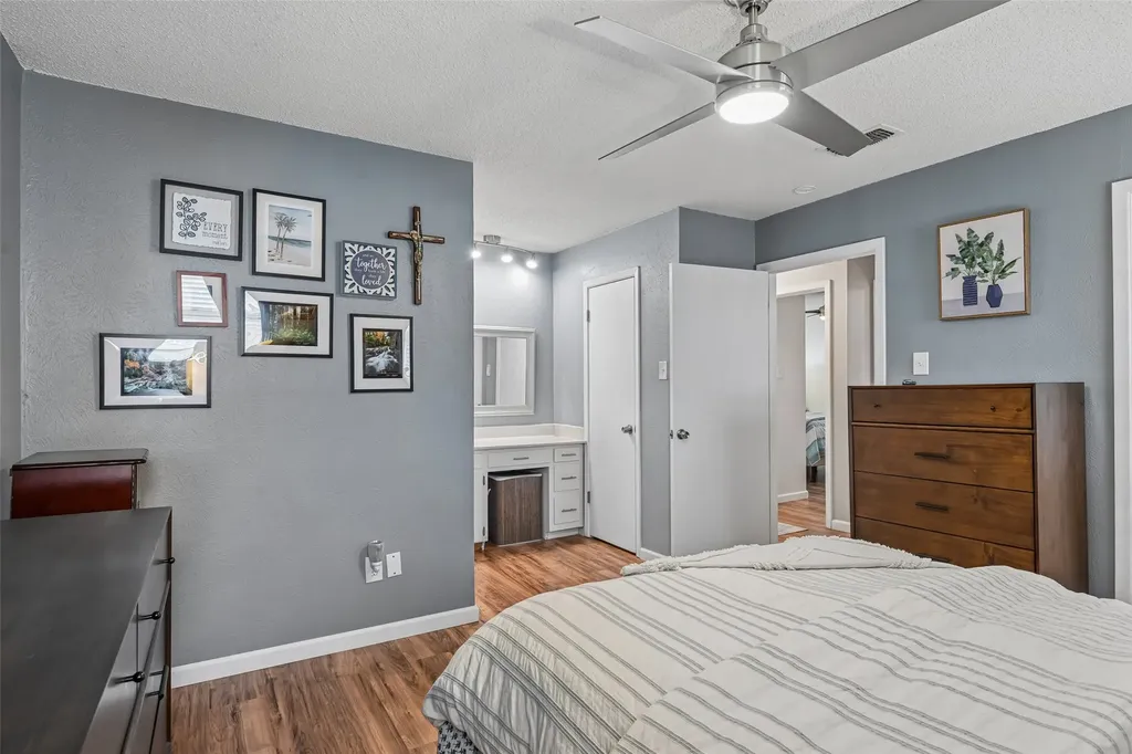 6204 Circleview Drive Haltom City TX 76180