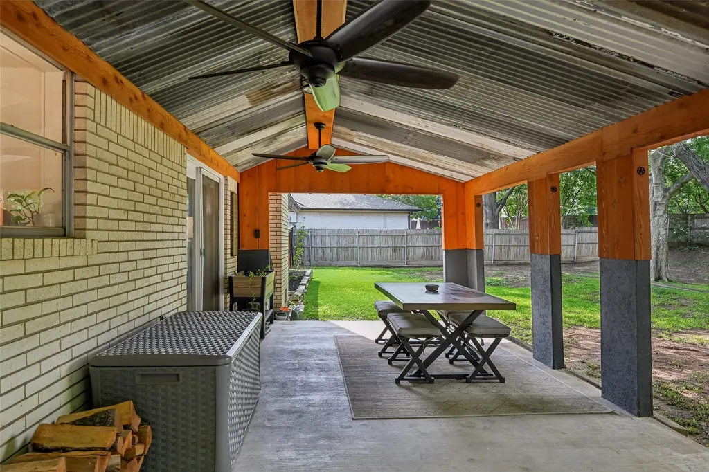 6204 Circleview Drive Haltom City TX 76180